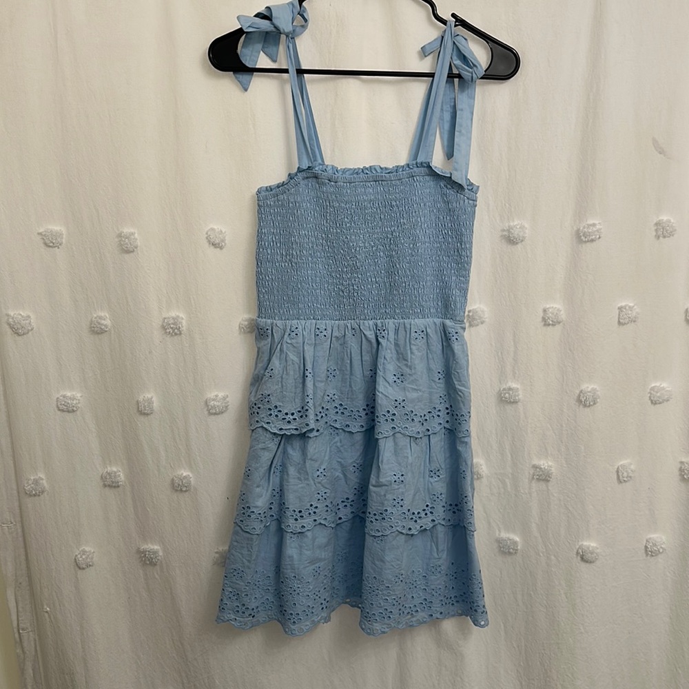 Cute bow tie strapy blue dress!